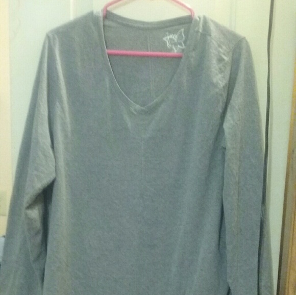Gray long sleeved t-shirt - Picture 1 of 3